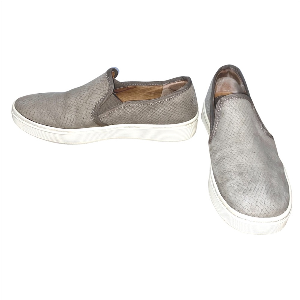 ~~~SOLD~~~ Sofft Somersault Slip-On Sneaker, Size 8 - Picture 11 of 16